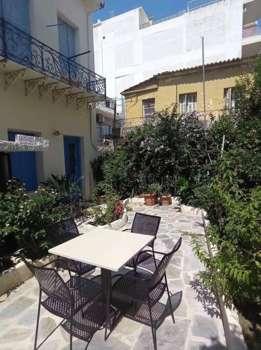 The -300 -A Centrally Located Heritage Home Sparta Exterior foto